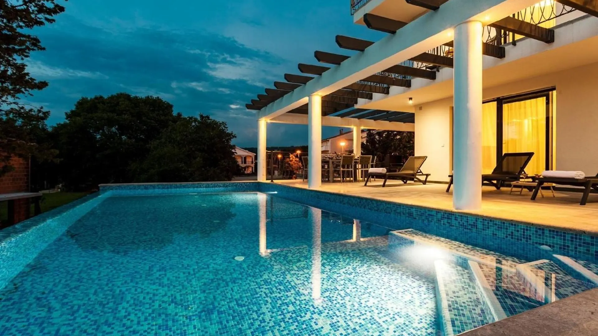 Ferienhaus In Malinska Mit Grossem Pool 0*,