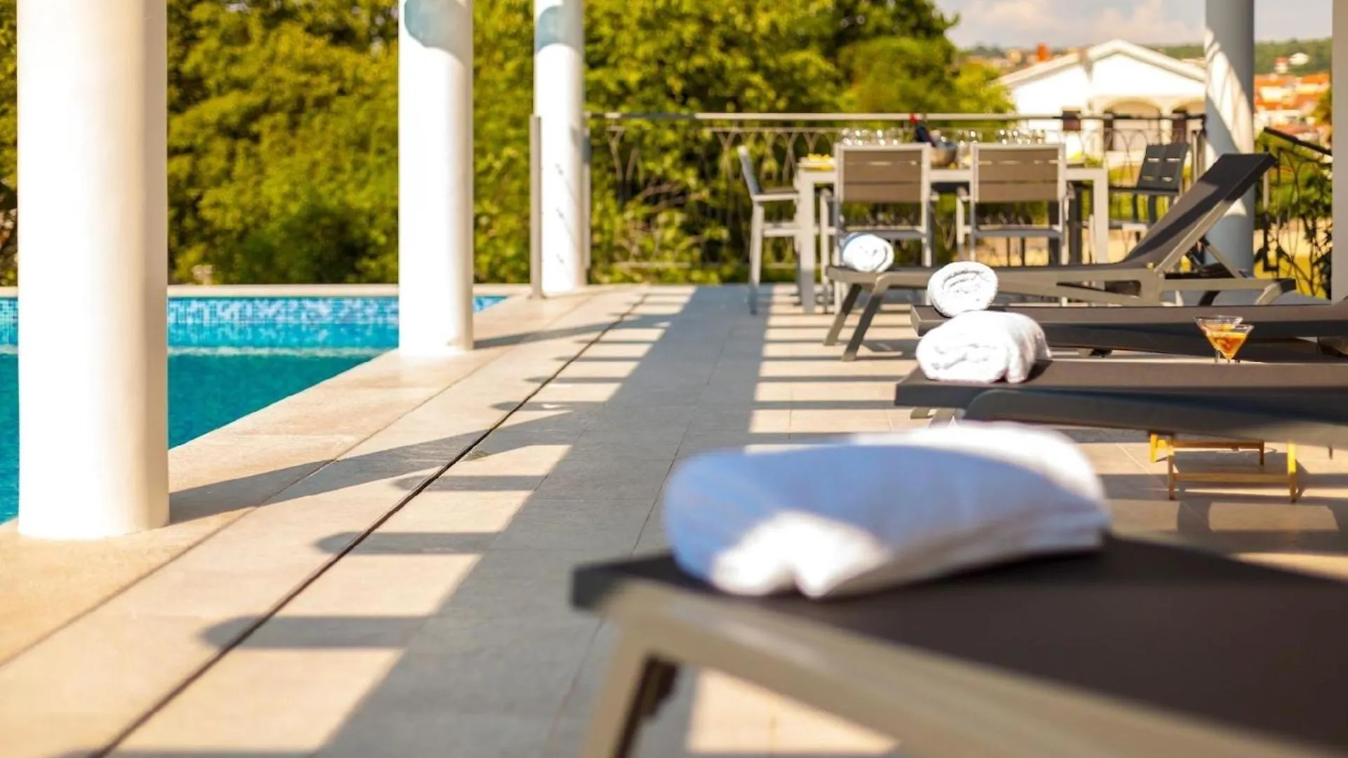 Ferienhaus In Malinska Mit Grossem Pool Holiday home