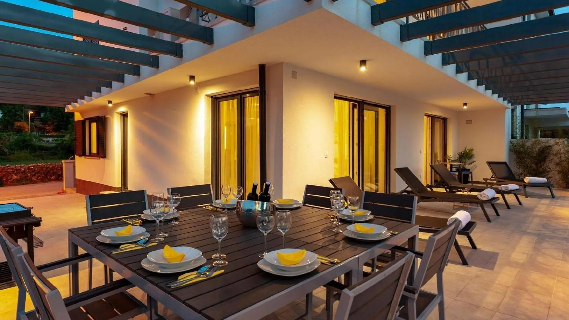 Ferienhaus In Malinska Mit Grossem Pool
